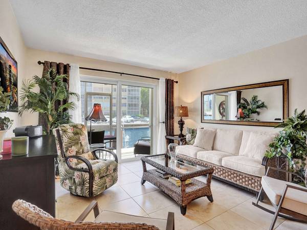 2600 Diana Dr #105, Hallandale Beach, FL 33009-4805