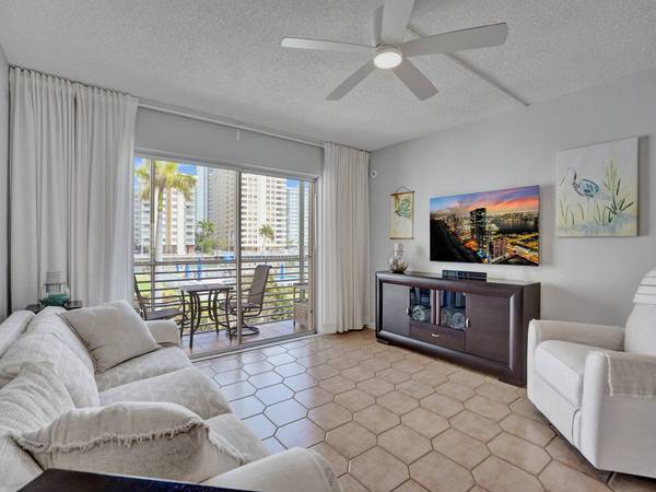 2600 Diana Dr #218, Hallandale Beach, FL 33009-4805