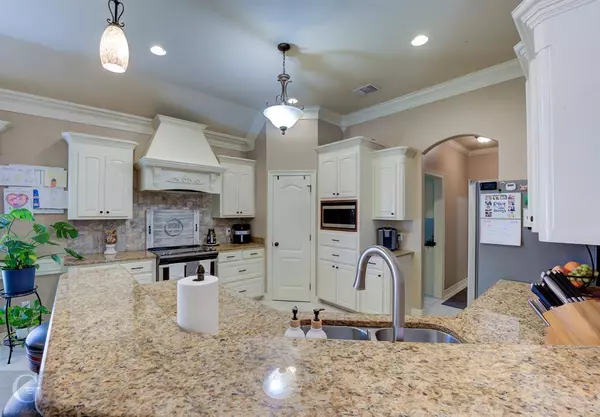 605 Toulouse Court, Bossier City, LA 71111