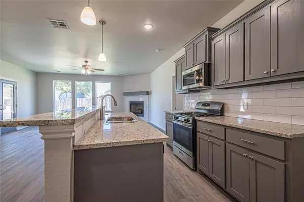 4728 Sandhill Dr, Enid, OK 73703