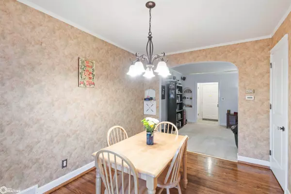 1033 W State St, Mason City, IA 50401