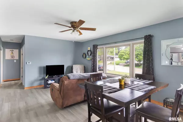 1375 KIMBERLY RD, Davenport, IA 52806