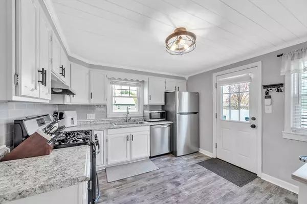 48 Clairmont Ave, Chicopee, MA 01013