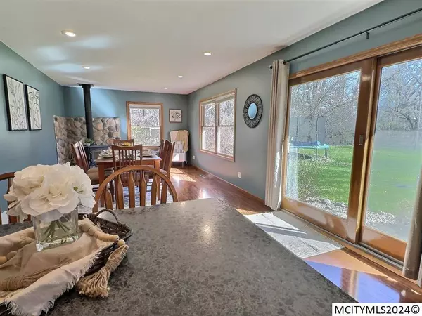 19343 A 220TH St, Mason City, IA 50401