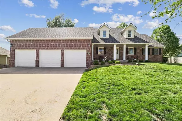 1004 SW Stoney Point DR, Grain Valley, MO 64029