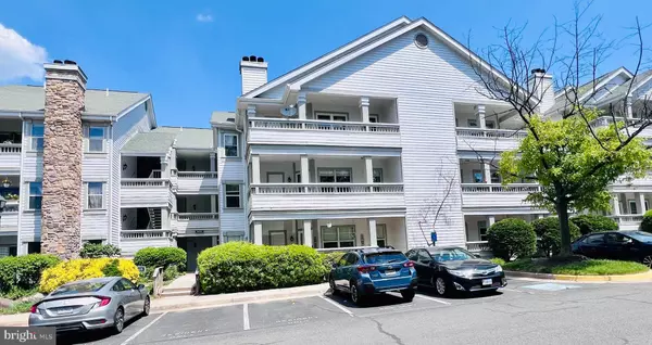 4405 FAIR STONE DR #201, Fairfax, VA 22033