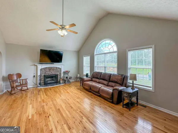 16 Hopkins Farm DR, Adairsville, GA 30103