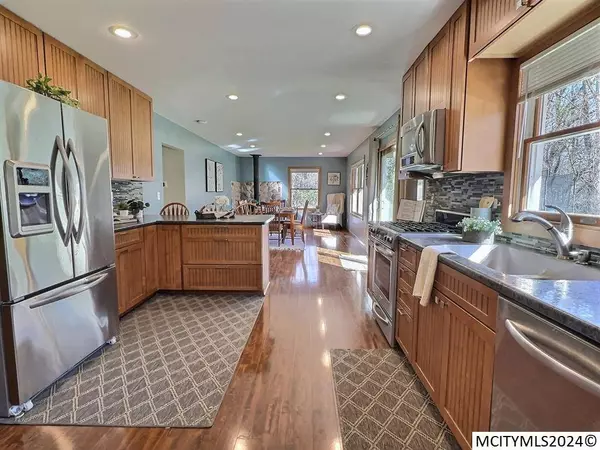 19343 A 220TH St, Mason City, IA 50401