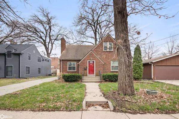 1033 W State St, Mason City, IA 50401