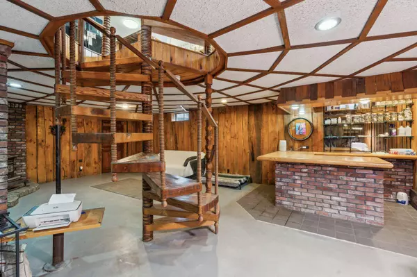 166 Old Webster RD, Lewiston, ME 04240