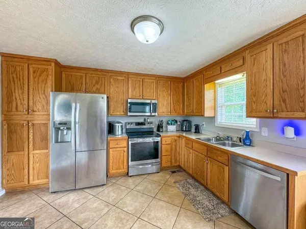 16 Hopkins Farm DR, Adairsville, GA 30103