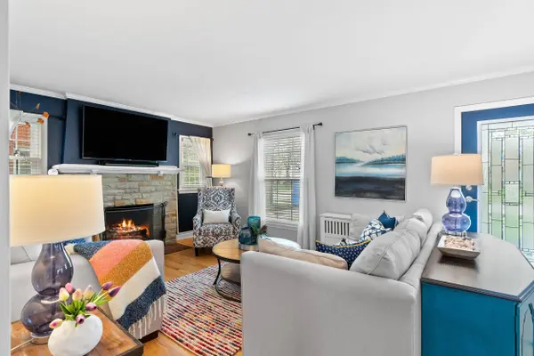 6075 N Lydell, Whitefish Bay, WI 53217