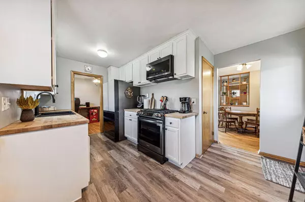 5000 Howe LN, Brooklyn Center, MN 55429