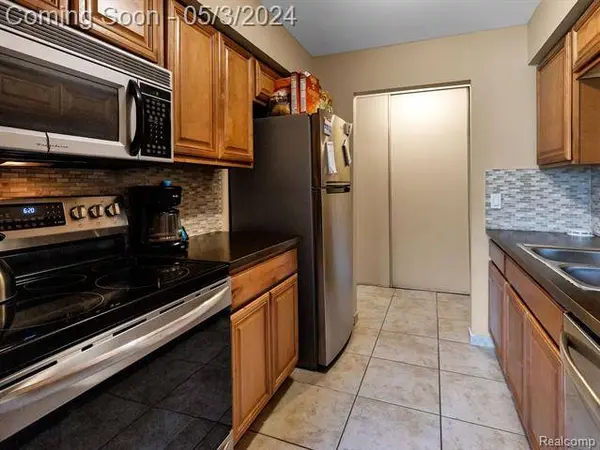 29860 W 12 MILE Road 608, Farmington Hills, MI 48334