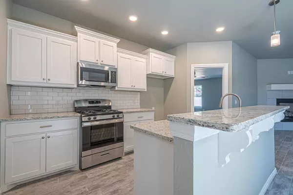 4516 Sandhill Dr, Enid, OK 73703