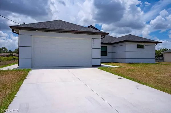 2035 Wanda AVE N, Lehigh Acres, FL 33971