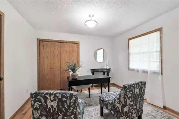 1004 SW Stoney Point DR, Grain Valley, MO 64029