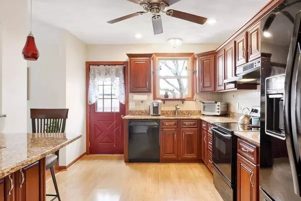 24 Battlemarch Way, Woburn, MA 01801