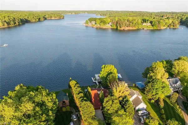 39 Lake Point CIR E, Taylorsville, NC 28681