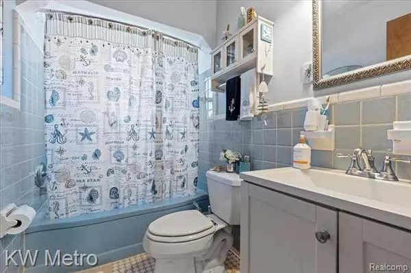 3018 N WILSON Avenue, Royal Oak, MI 48073