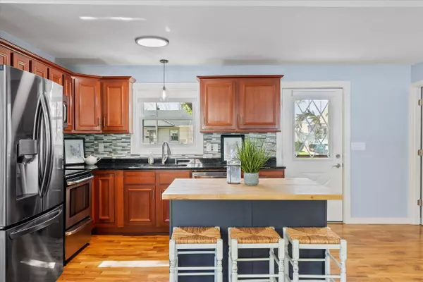 3308 S Ellen, Milwaukee, WI 53207