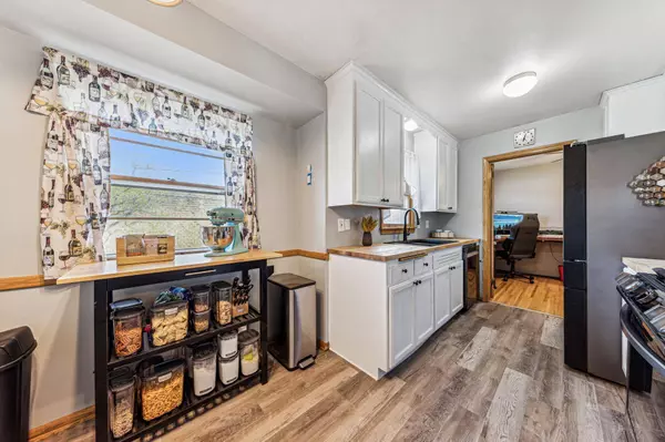 5000 Howe LN, Brooklyn Center, MN 55429