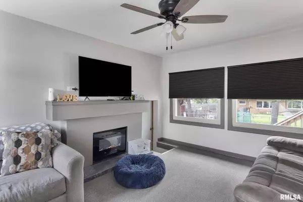 1375 KIMBERLY RD, Davenport, IA 52806