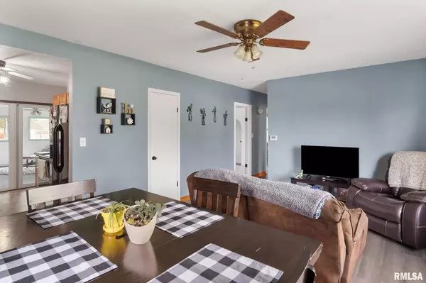 1375 KIMBERLY RD, Davenport, IA 52806