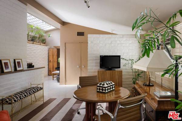 2275 Stradella Rd, Los Angeles, CA 90077