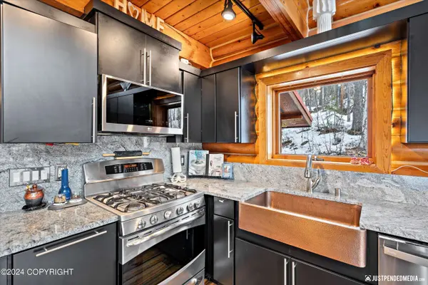 2016 Mount Kiliak CIR, Eagle River, AK 99577