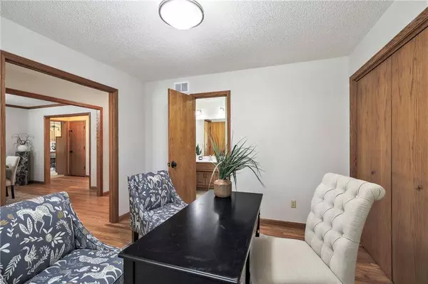 1004 SW Stoney Point DR, Grain Valley, MO 64029