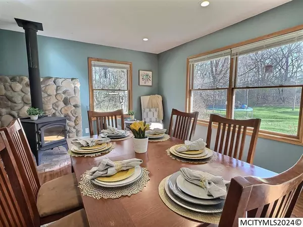 19343 A 220TH St, Mason City, IA 50401