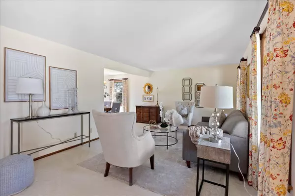 3124 W Joliet, Mequon, WI 53092