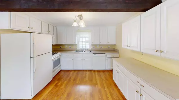 31 Clifford Street, South Yarmouth, MA 02664