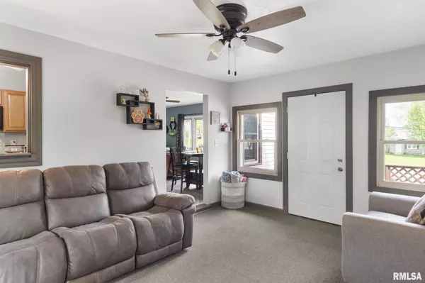 1375 KIMBERLY RD, Davenport, IA 52806