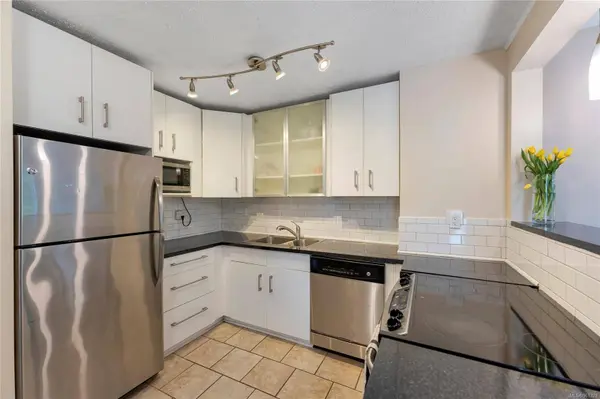 1342 Hillside Ave #404, Victoria, BC V8T 2B4