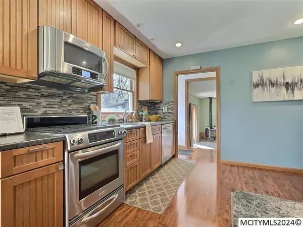 19343 A 220TH St, Mason City, IA 50401