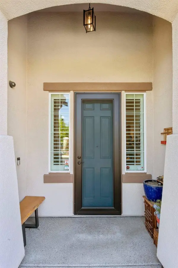 2208 Shaldon LN, Roseville, CA 95747