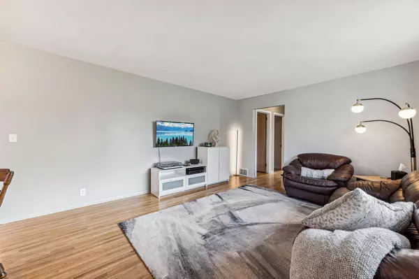 5000 Howe LN, Brooklyn Center, MN 55429