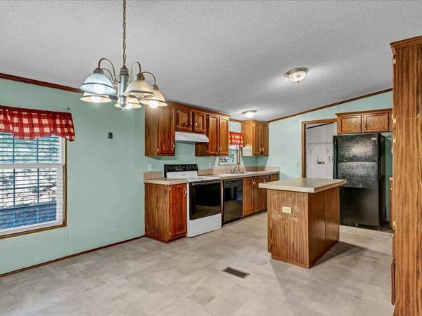 173 Dean RD, Mooresburg, TN 37811