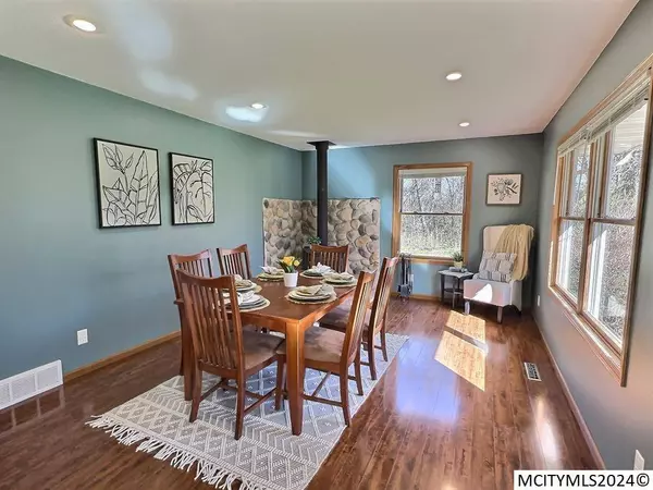 19343 A 220TH St, Mason City, IA 50401