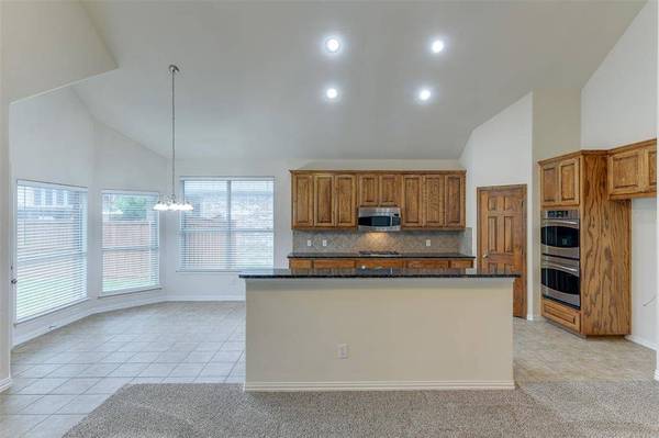 2736 Vela Grand Prairie Road, Grand Prairie, TX 75054