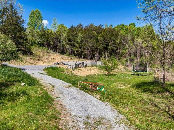 804 Webster Valley RD, Rogersville, TN 37857