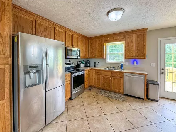 16 Hopkins Farm DR, Adairsville, GA 30103