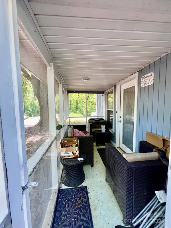 1442 School ST, Statesville, NC 28677