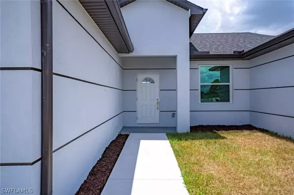 2035 Wanda AVE N, Lehigh Acres, FL 33971