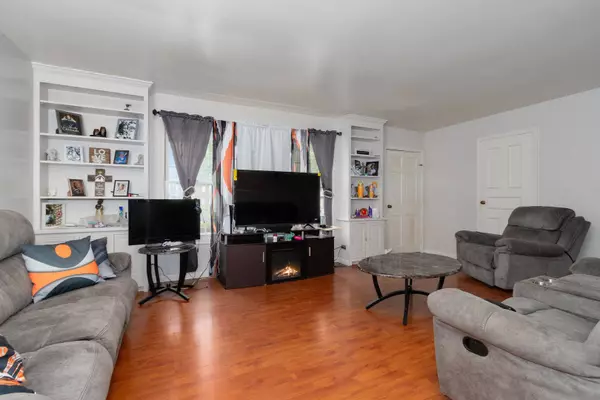 153 S SCHMIDT RD, Bolingbrook, IL 60440