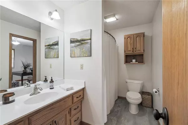 1004 SW Stoney Point DR, Grain Valley, MO 64029