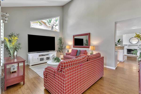 8182 Mayhews Landing Rd, Newark, CA 94560