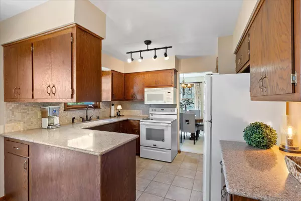 3124 W Joliet, Mequon, WI 53092